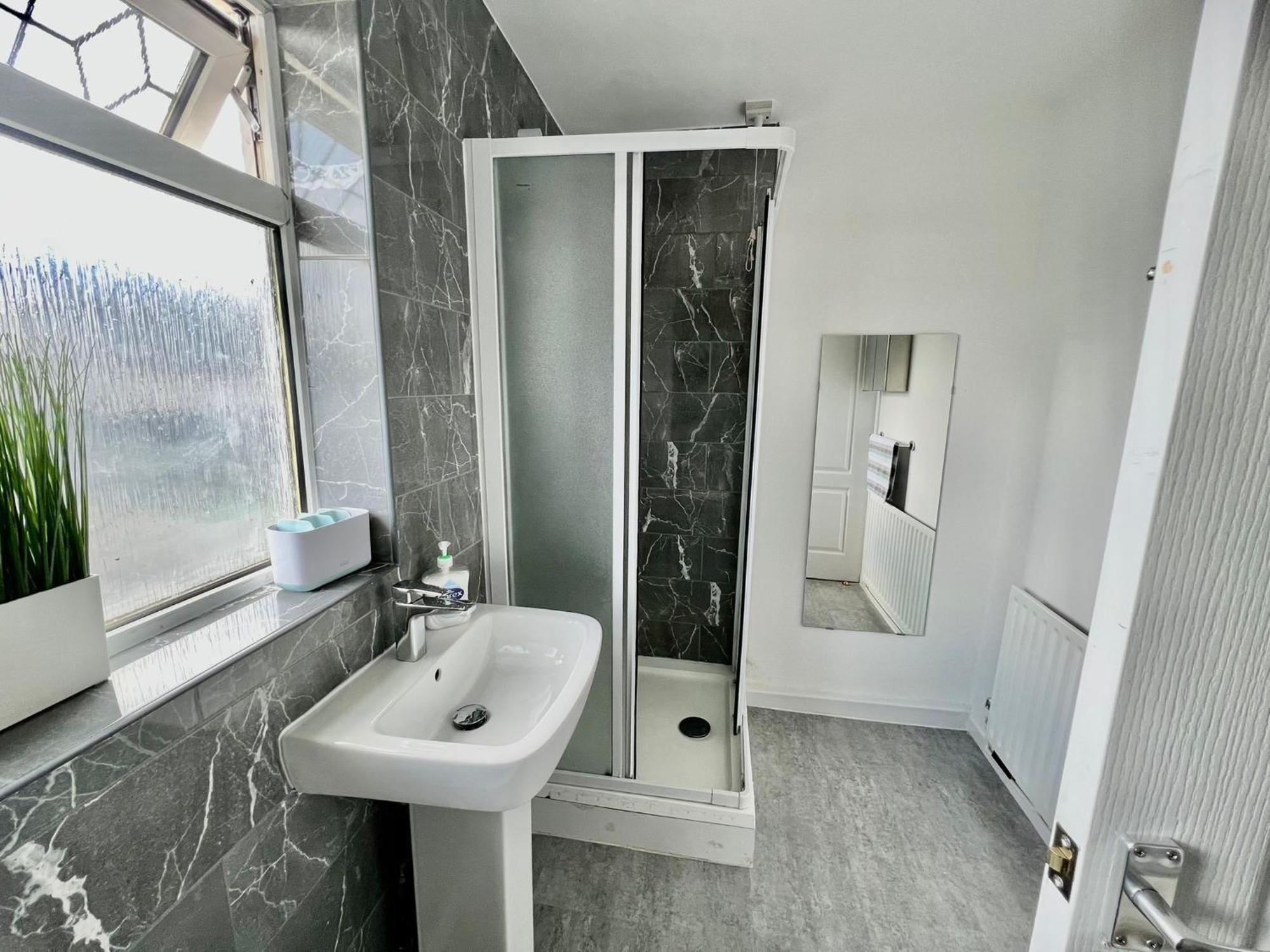 Executive 3 Bedroom Port Talbot Town Centre Margam Sleeps 7 Dış mekan fotoğraf