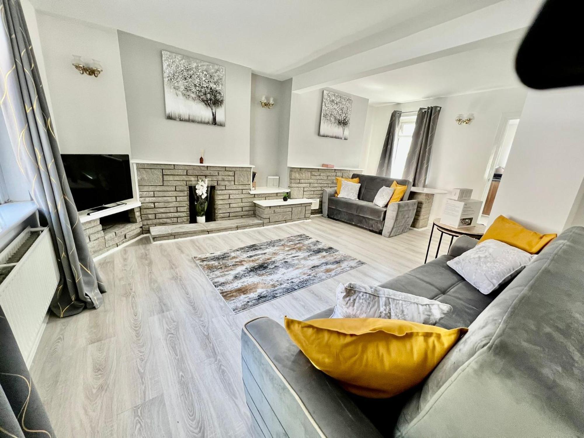 Executive 3 Bedroom Port Talbot Town Centre Margam Sleeps 7 Dış mekan fotoğraf