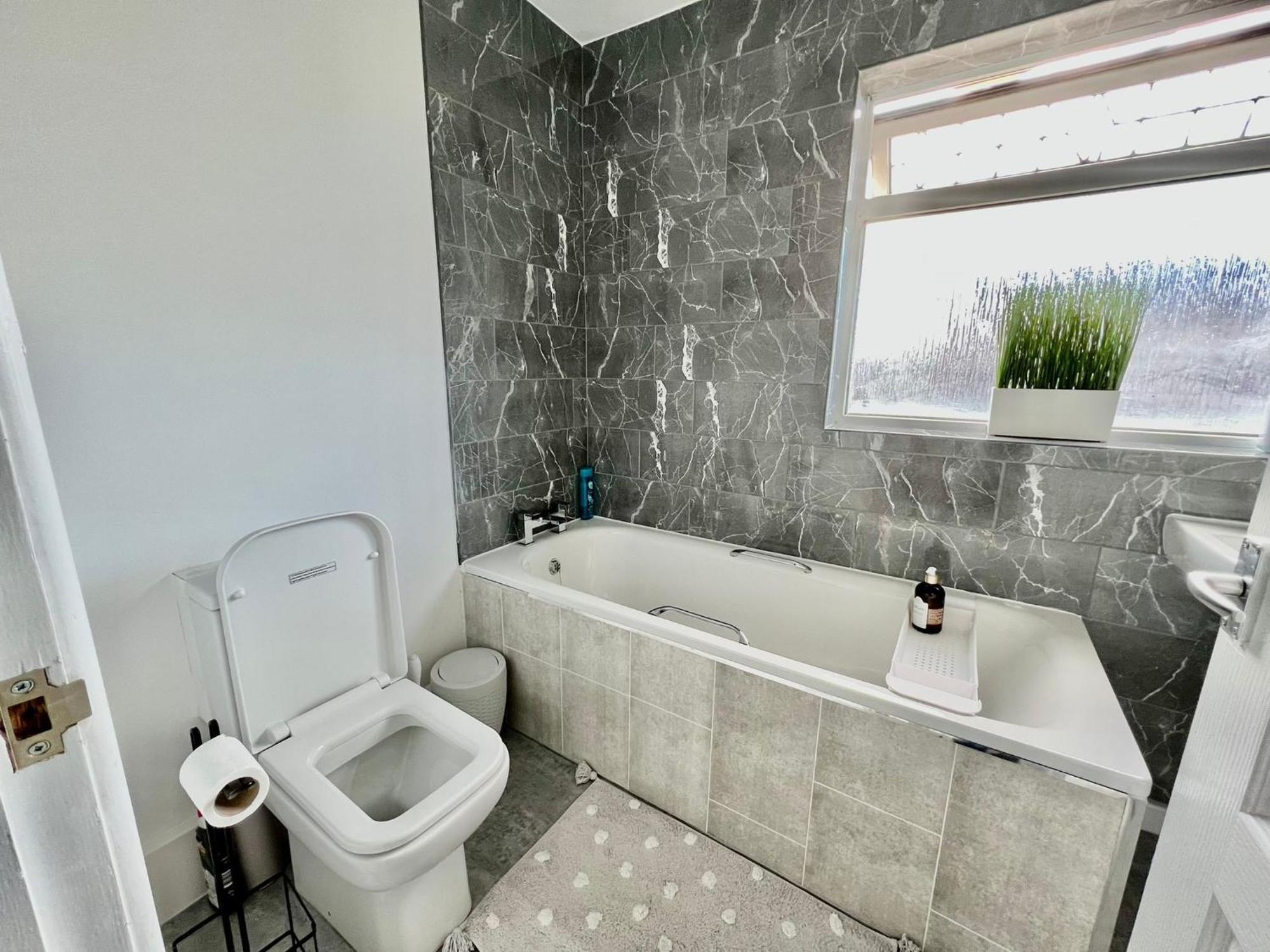 Executive 3 Bedroom Port Talbot Town Centre Margam Sleeps 7 Dış mekan fotoğraf