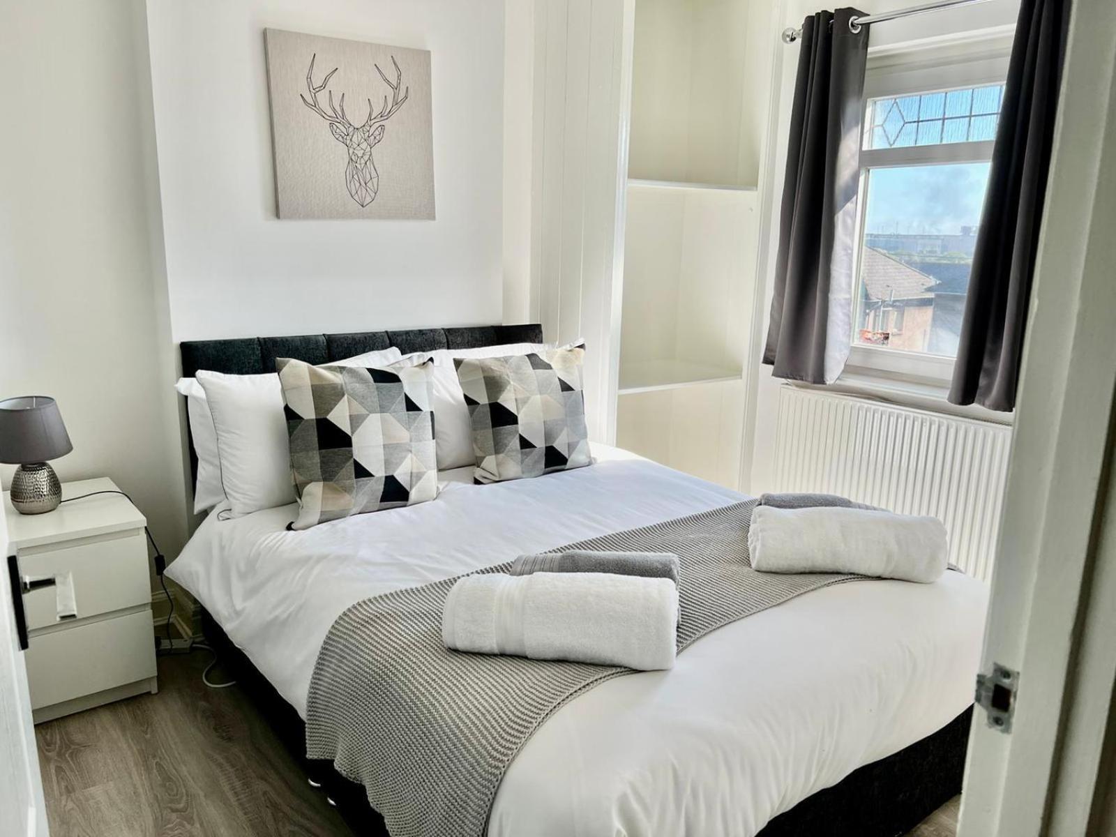 Executive 3 Bedroom Port Talbot Town Centre Margam Sleeps 7 Oda fotoğraf